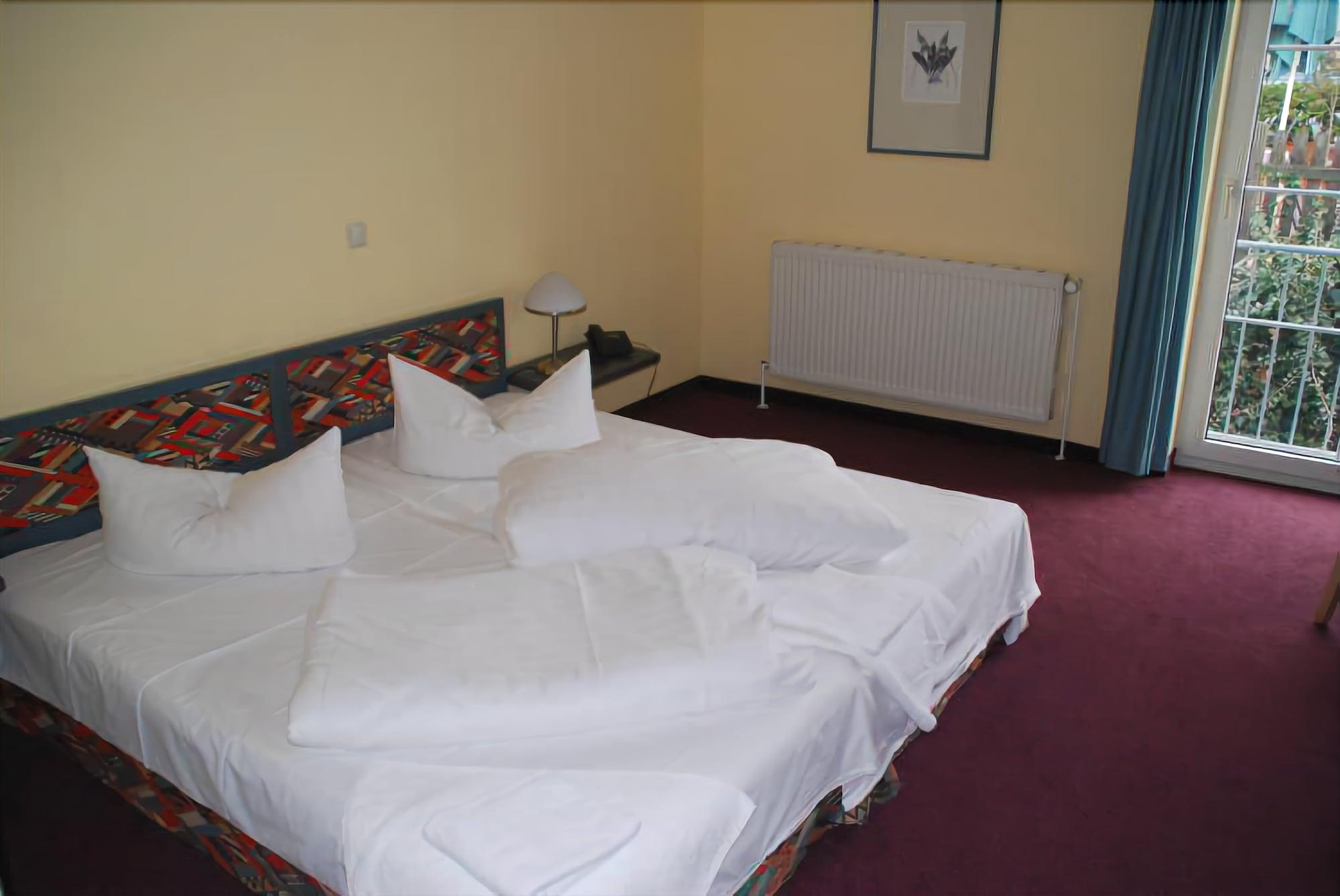 Hotel Lindenberger Hof อาห์เรนส์เฟลเดอ ภายนอก รูปภาพ