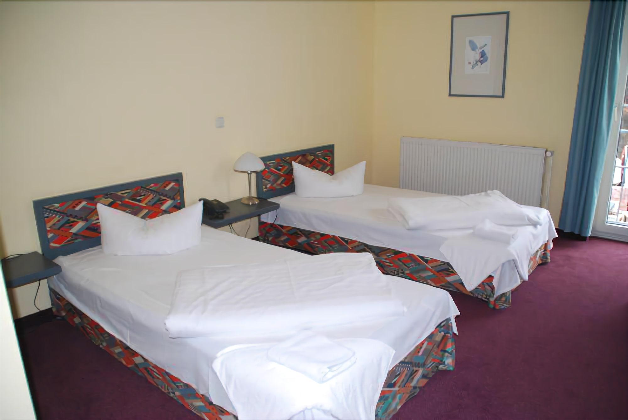 Hotel Lindenberger Hof อาห์เรนส์เฟลเดอ ภายนอก รูปภาพ