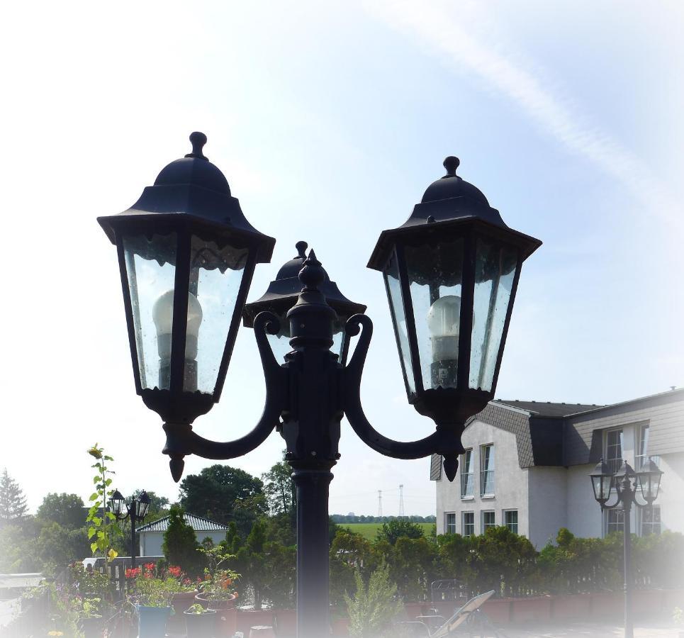 Hotel Lindenberger Hof อาห์เรนส์เฟลเดอ ภายนอก รูปภาพ
