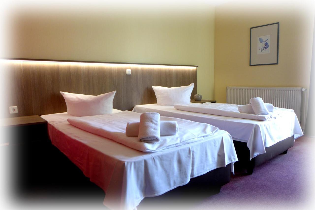Hotel Lindenberger Hof อาห์เรนส์เฟลเดอ ภายนอก รูปภาพ