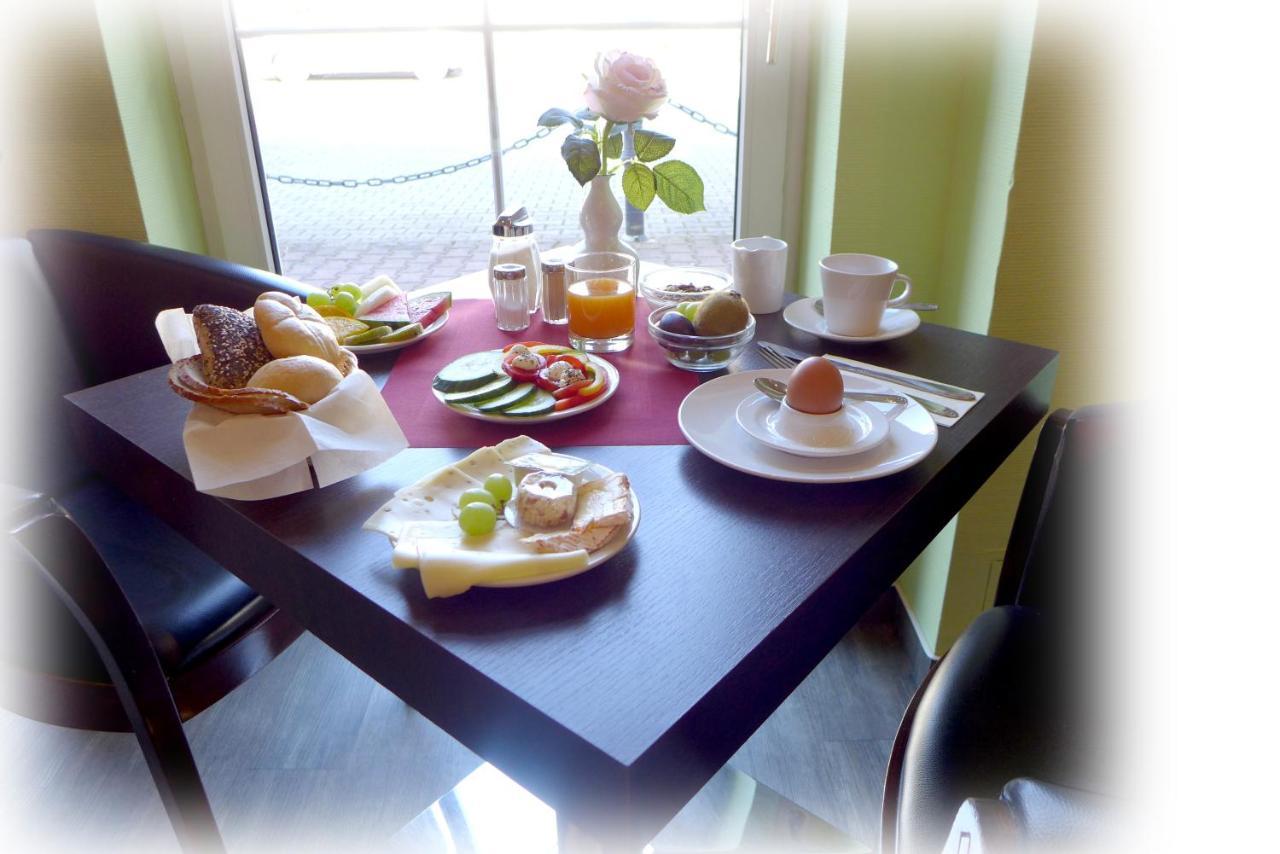Hotel Lindenberger Hof อาห์เรนส์เฟลเดอ ภายนอก รูปภาพ